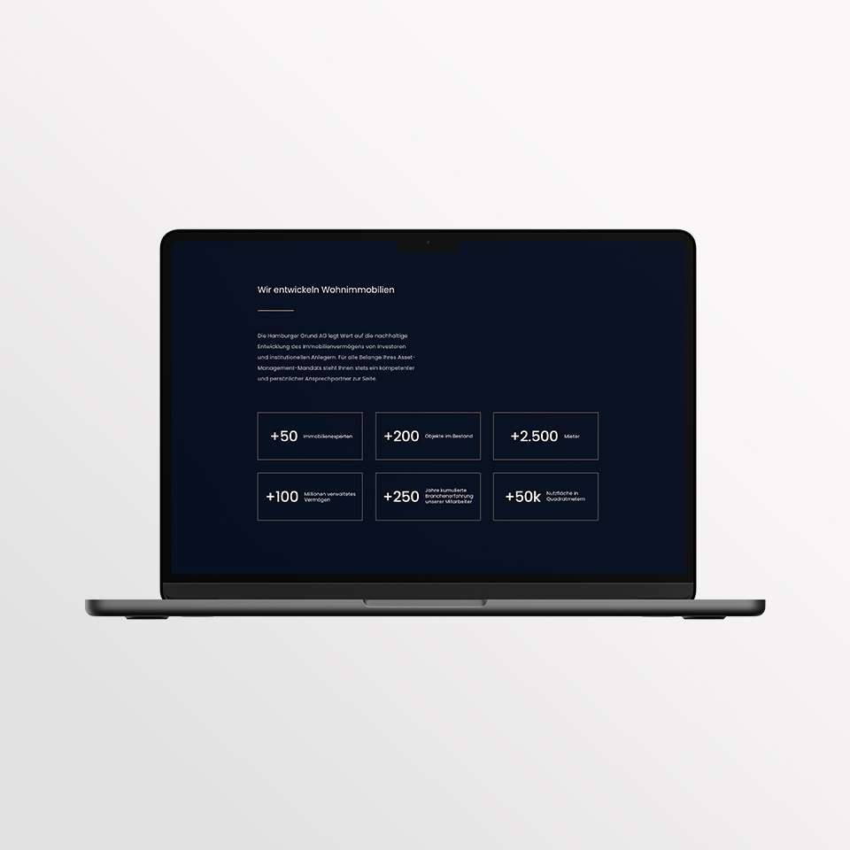 Mockup der Datenübersicht auf der Website von Hamburger Grund in einem MacBook vor weißem Hintergrund